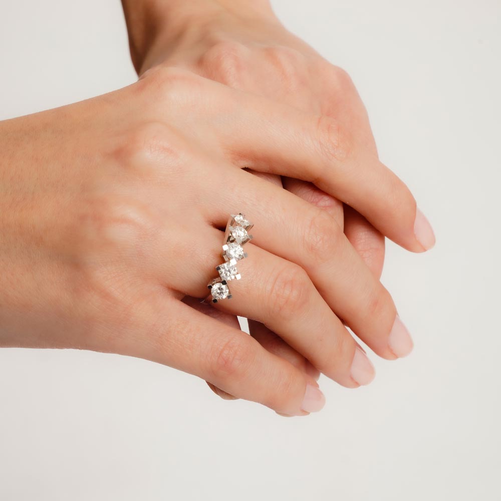 Beştaş Yüzükler 1.50 Karat D Color HRD Sertifikalı Beştaş Pırlanta Yüzük (14 ayar 3.9Gr altin)